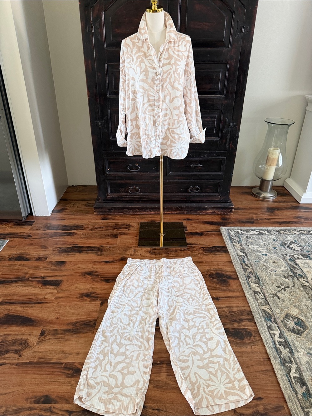 Lou & Grey Neutral Leaf Print Two-Piece Lounge Set. Size L 💯 Cotton